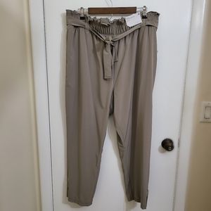 NWT ladies size XL Stylus tan high-rise paperbag elastic tie waist pants